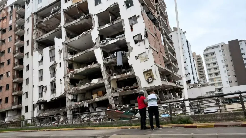 Edificios dañados por los terremotos de magnitud 7,2 y 7,5 en Caracas, Venezuela, el miércoles (24). Foto: ANSA/EPA.